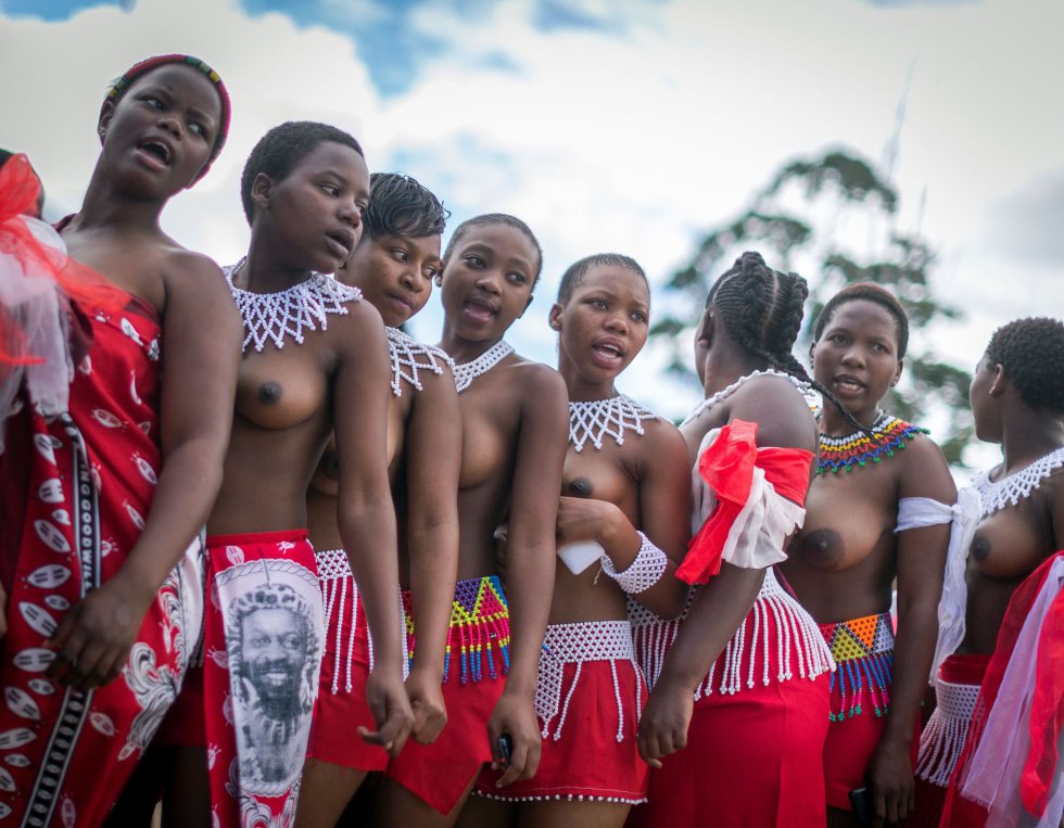 procesión es dirigida por la princesa zulú principal, que toma un papel pro...