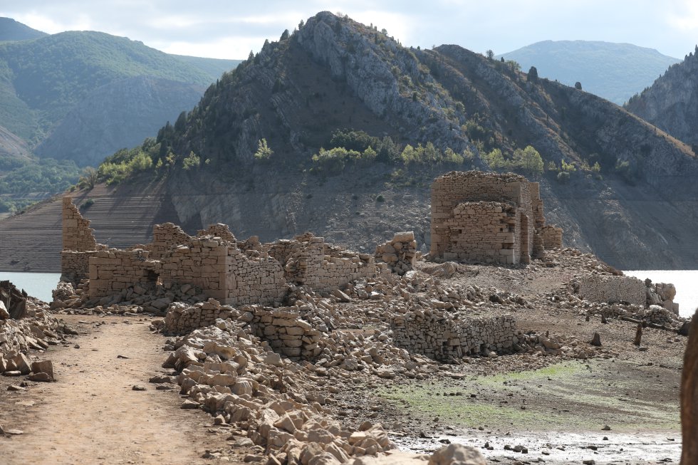 Fotos El pantano Barrios de Luna se queda vacío España EL PAÍS Fotos El pantano Barrios de Luna se queda vacío España EL PAÍS