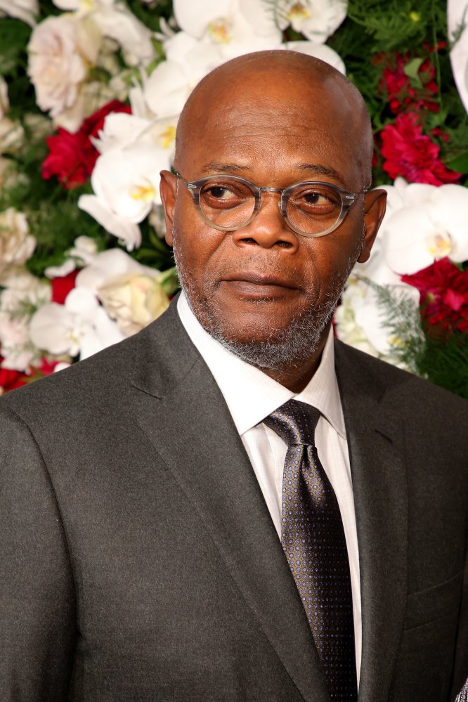  Y otro vegano: Samuel L. Jackson (Washington, 1948), el gran ejemplo de que un actor de acción y comedia puede convertirse en un dandi pasados los 60.   ¿Su truco?  Cenar, como declaró él mismo, "un montón de hojas, un montón de frijoles, una gran cantidad de pasta de trigo integral, arroz integral y quinoa". 