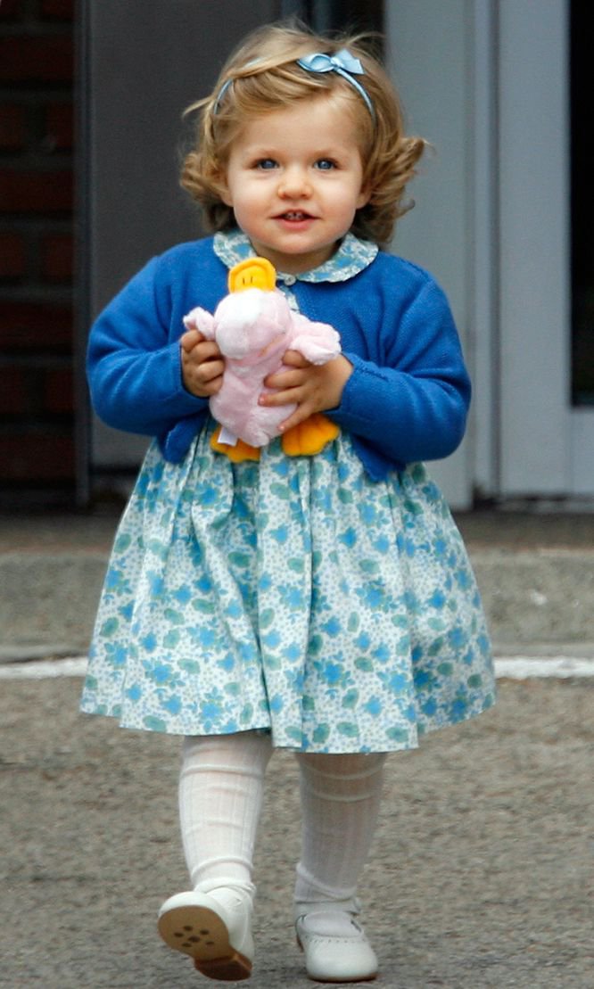 Leonor ,a la salida de la clínica Ruber Internacional de Madrid, donde visitó a su hermana recién nacida, la infanta Sofía, el 1 de mayo de 2007.