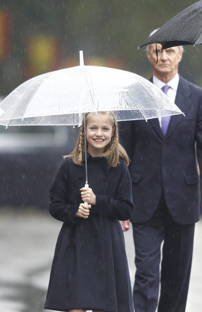La princesa Leonor, con un abrigo de Carolina Herrera durante el desfile de la Fiesta Nacional.