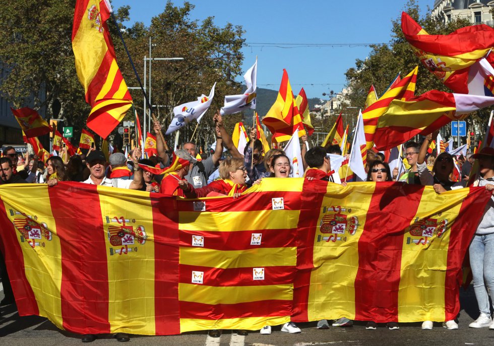 Barcelona - Sociedad Civil Catalana convoca otra manifestación para el domingo en Barcelona - Página 2 1509272679_208787_1509273103_album_normal