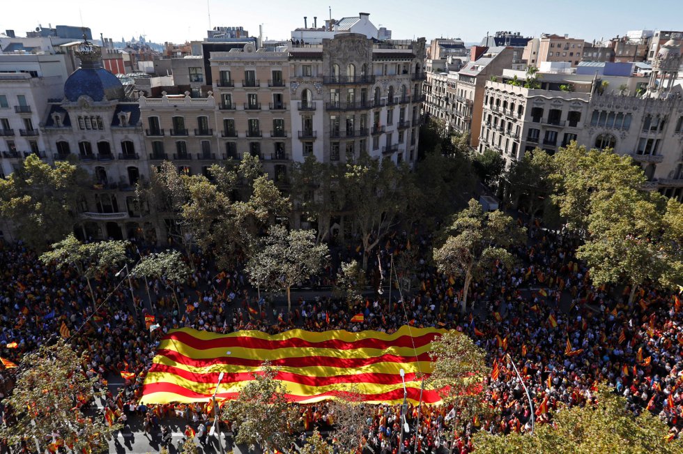 Sociedad Civil Catalana convoca otra manifestación para el domingo en Barcelona - Página 3 1509272679_208787_1509280634_album_normal