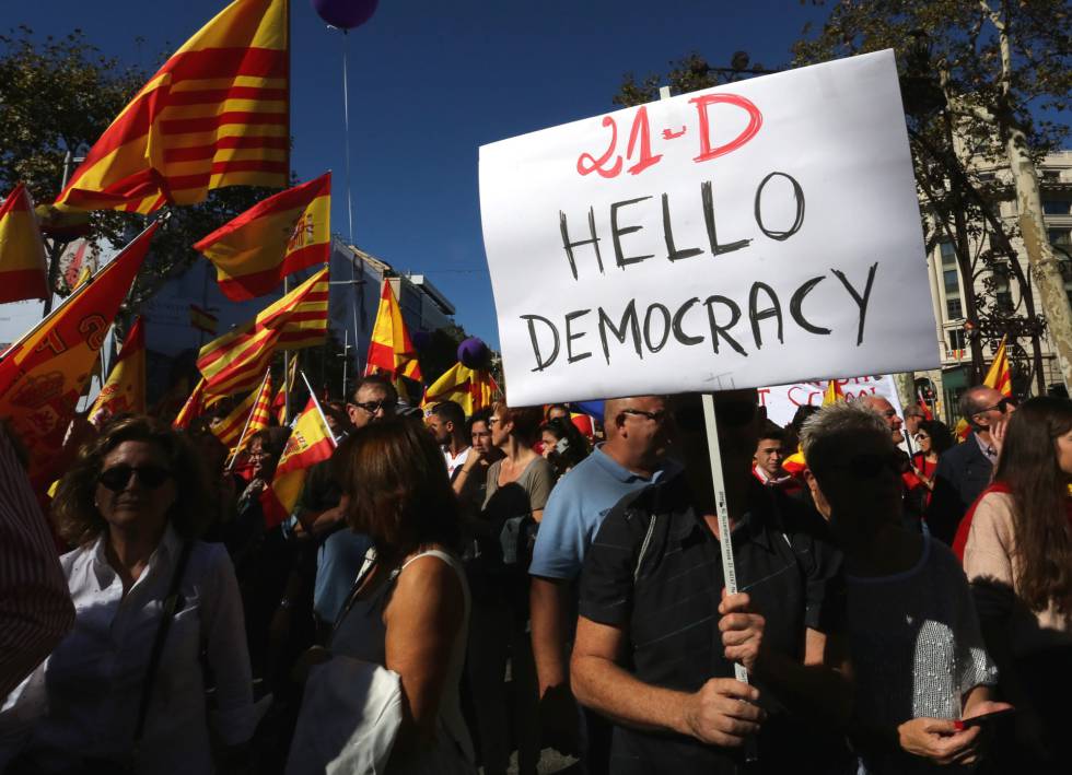 Sociedad Civil Catalana convoca otra manifestación para el domingo en Barcelona - Página 3 1509272679_208787_1509291710_album_normal