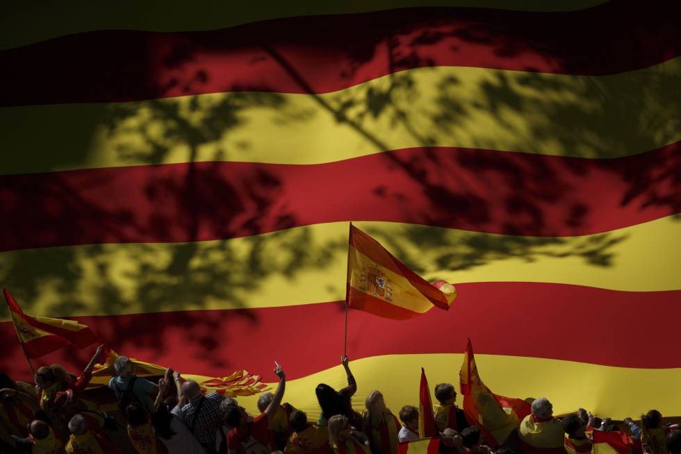 Sociedad Civil Catalana convoca otra manifestación para el domingo en Barcelona - Página 3 1509272679_208787_1509293348_album_normal