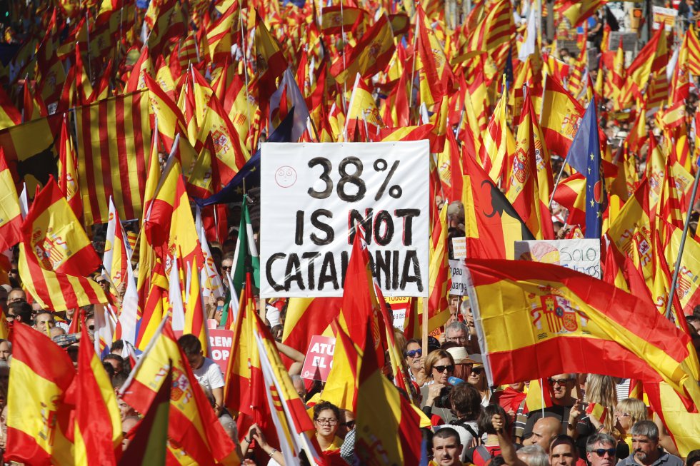 Barcelona - Sociedad Civil Catalana convoca otra manifestación para el domingo en Barcelona - Página 2 1509272679_208787_1509294107_album_normal