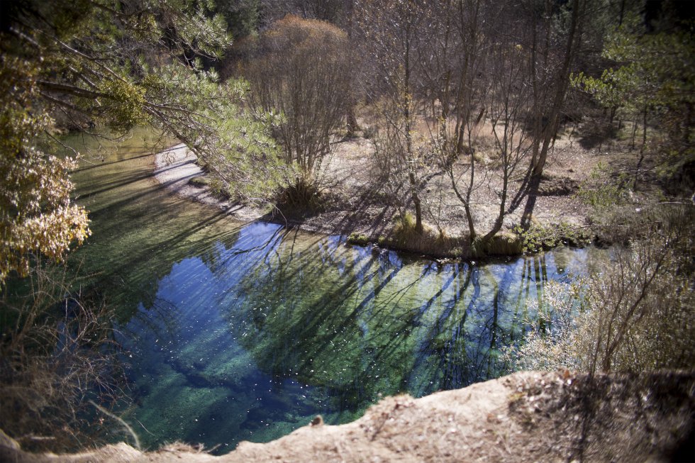 Entre Teruel, Cuenca y, sobre todo, Guadalajara, los primeros 125 kilómetros del río, aproximadamente, están en buenas condiciones pese a la sequía. En la imagen, una zona recreativa del Tajo aguas arriba del Salto de la Poveda.