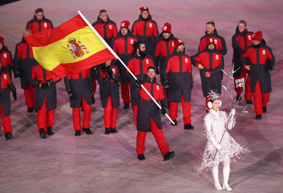 A delegação espanhola chega à cerimônia de abertura das Olimpíadas de Inverno 2018 de PyeongChang, na Coreia do Sul, nesta sexta-feira, 9 de fevereiro.