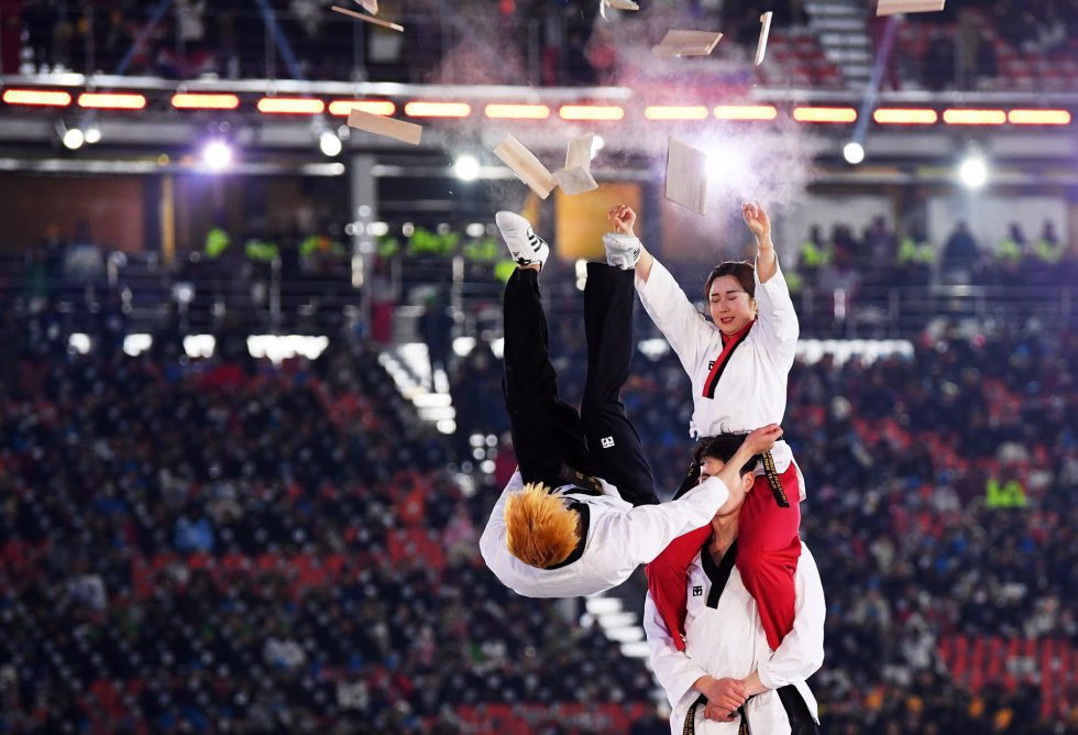 Actuaciones durante la ceremonia de inauguración de los Juegos Olímpicos de Invierno 2018 en el estadio olímpico de Pyeongchang, el 9 de febrero de 2018. 