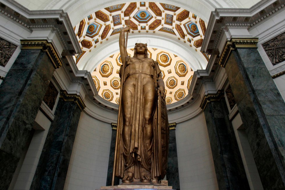 La escultura 'La República' en el Capitolio, de 15 metros de alto y considerada la tercera mayor entre las que se encuentran bajo techo en el mundo, es uno de los atractivos del Salón de los Pasos Perdidos.