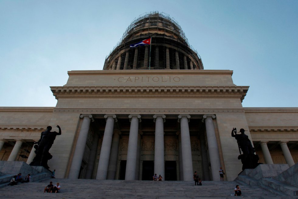 Vista de la entrada del Capitolio de La Habana, el 1 de marzo, cuando recibió a los primeros visitantes para hacer un recorrido guiado en grupos de no más de quince personas, informaron medios oficiales de la isla.