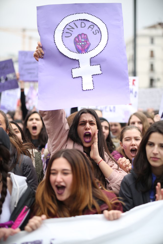 Ambiente de la concentración estudiantil del 8 de marzo en la Puerta del Sol de Madrid.