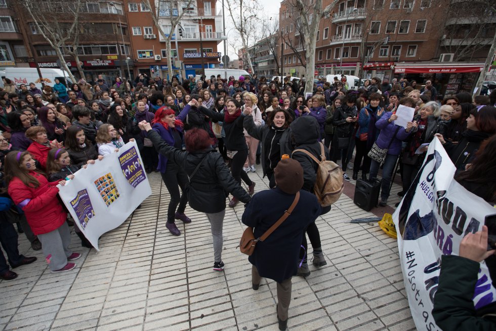 Concentración en la plaza de Quintana de Madrid con motivo de la huelga del 8 de marzo.