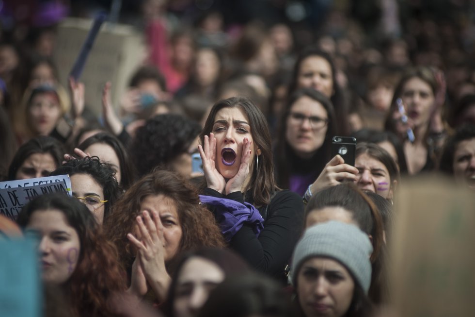 Ambiente durante la manifestación en la plaza de Sant Jaume de Barcelona.rn