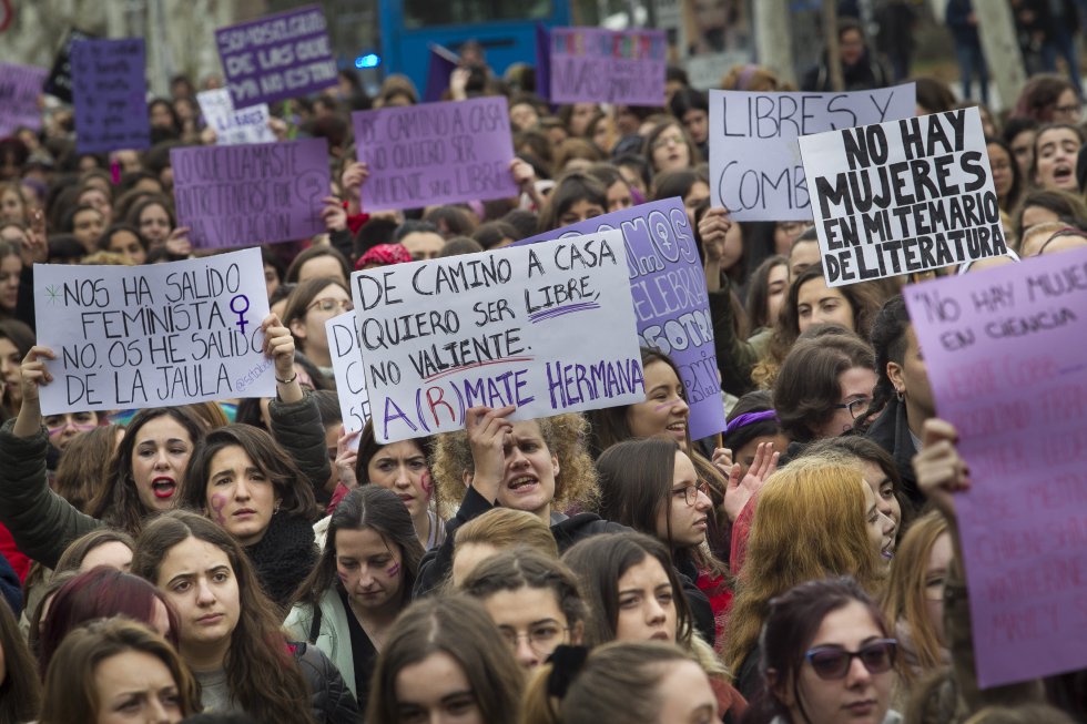 Carteles durante la concentración en la Ciudad Universitaria de Madrid.