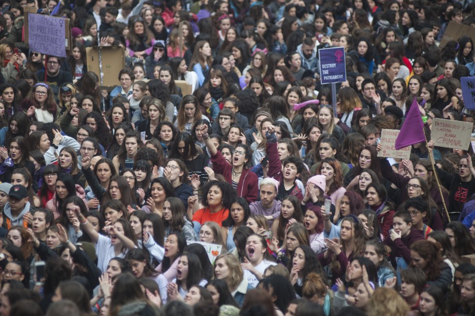 Ambiente durante la manifestación en la plaza de Sant Jaume de Barcelona.