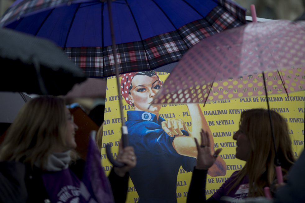 Concentración esta mañana en Sevilla convocada por los sindicatos por el día de la mujer.