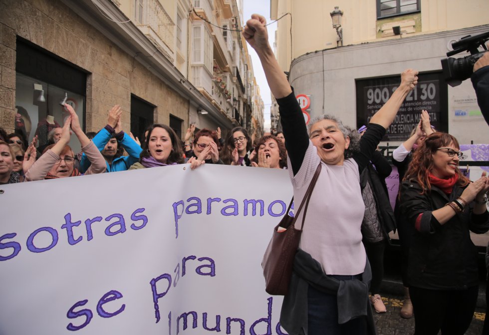 Concentración en Cádiz con motivo del Día de la Mujer.