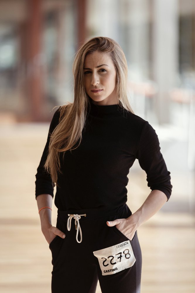 EDAD: 22 años. PROFESIÓN: Estudiante de 2º de INEF Profesora de Baile. LUGAR DE NACIMIENTO: Lérida. LUGAR DE RESIDENCIA: Lérida. Comenzó a bailar Danza Urbana a los 8 años de edad en una escuela de baile, ya que veía a su hermano bailando ese estilo y le llamaba la atención. En la actualidad sigue formándose en esa misma escuela de baile, donde también imparte clases de Hip Hop. Competitiva, seria y trabajadora.