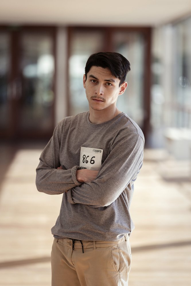 EDAD: 23 años. PROFESIÓN: Bailarín y Profesor de Danza Urbana. LUGAR DE NACIMIENTO: Palma de Mallorca. LUGAR DE RESIDENCIA: Palma de Mallorca. DEFINICIÓN BAILARÍN: Hip-Hop. Acróbata. Influencias de Contemporáneo. Tan sólo tenía 16 años cuando empezó a bailar Hip Hop y Break Dance en la calle. Más tarde, para formarse técnicamente en esta última disciplina, entró en una academia. Pasados 2 años, estudió el Grado Superior de Técnico en Actividades Físico Deportivas, compaginándolo con trabajos de albañil, socorrista y en un banco de alimentos. Después dejó estos empleos para dedicarse plenamente a la danza. Acudió a clases internacionales, empezó a competir y ganó varios certámenes. De madre filipina y padre valenciano, vive en Palma de Mallorca. En la actualidad trabaja como coreógrafo de competición en uno de los grupos de Sebastián Linares y además imparte clases de Danza Urbana en otras dos academias. Le define su determinación. Para lograr sus sueños considera primordial trabajar duro. Es competitivo y tiene mucha seguridad en sí mismo. Su meta es llegar a la mejor versión de sí mismo aunque, para lograrlo, tenga que salir de su zona de confort.