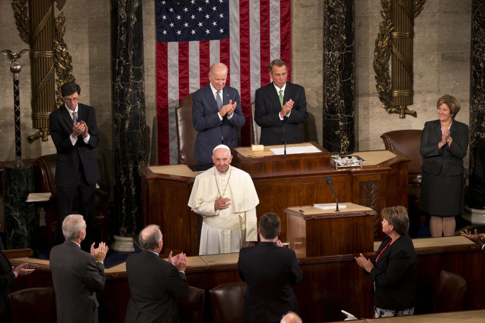 El Papa es aplaudido tras su intervención ante el Congreso de los Estados Unidos, en Washington, el 24 de septiembre de 2015.