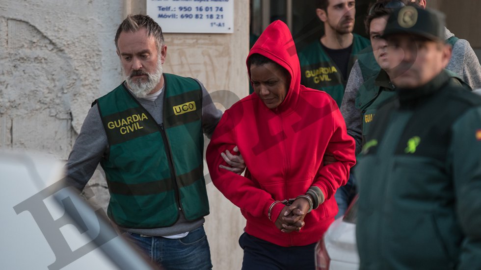 Ana Julia Quezada es trasladada por agentes de la UCO en Puebla de Vícar.