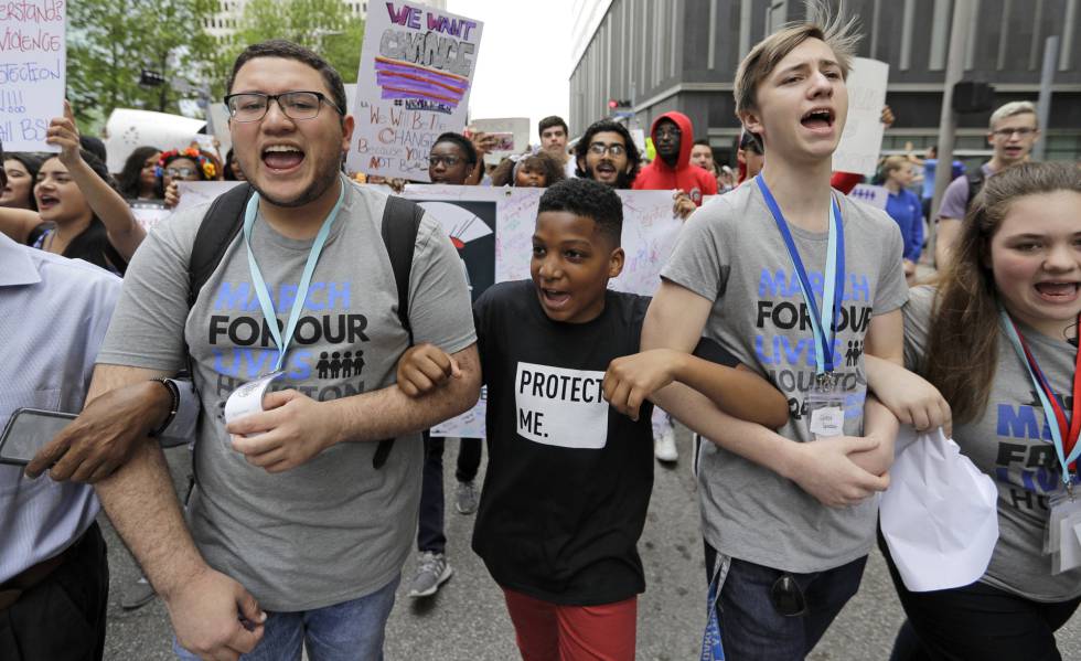 Estudiantes durante la marcha en la ciudad de Houston.