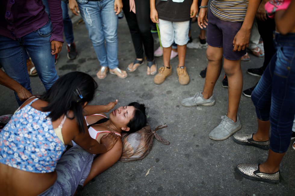 Mueren 68 personas por un incendio en los calabozos de la policía en Venezuela, en imágenes 1522319321_246932_1522319474_album_normal
