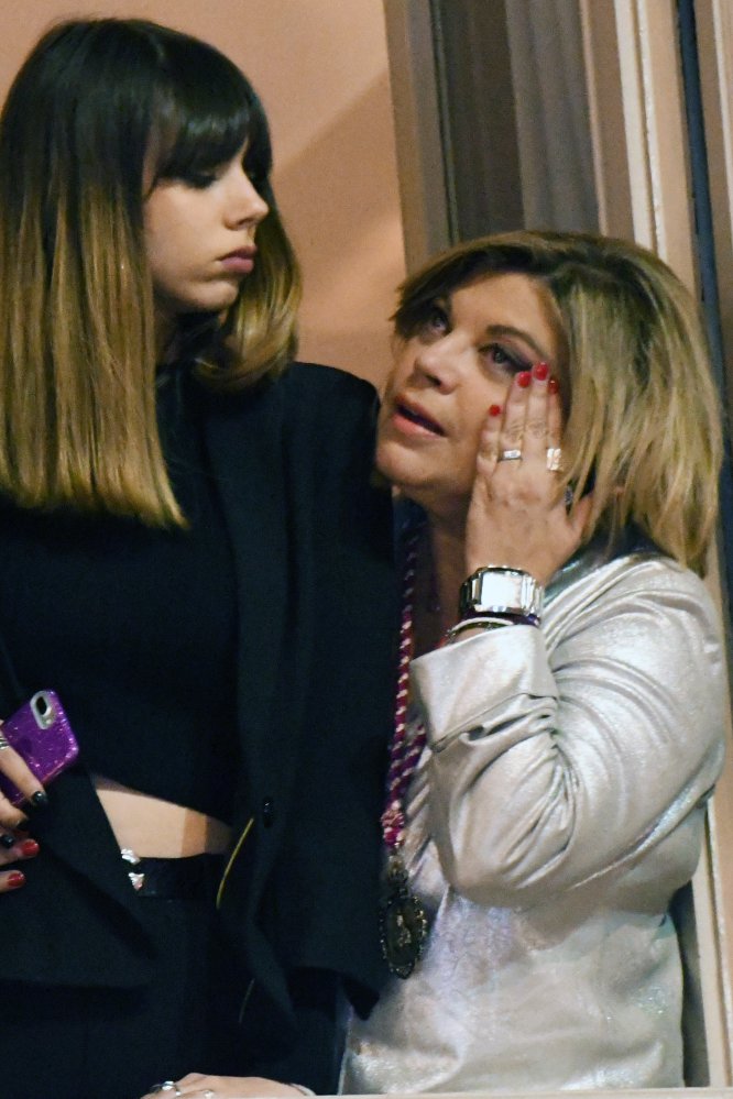 Terelu Campos, con su hija Alejandra Rubio, en Málaga esperando un paso.