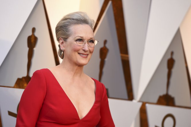 La tres veces ganadora del Oscar Meryl Streep no teme al paso del tiempo: "Realmente entiendo el dolor que acompaña al envejecimiento, especialmente en una mujer", dijo en una entrevista hace unos años. Pero en la misma conversación la actriz apostilló que encontraba extraño que las personas quisieran cambiar su cara de manera artificial.