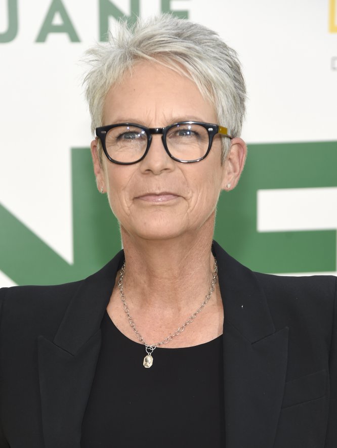 Jamie Lee Curtis también ha hablado sobre su propia experiencia con el paso de los años: "Estoy sorprendida de que el término que usamos para acompañar a la palabra edad sea casi siempre ‘anti’. La edad es una evolución humana en su forma más pura”.