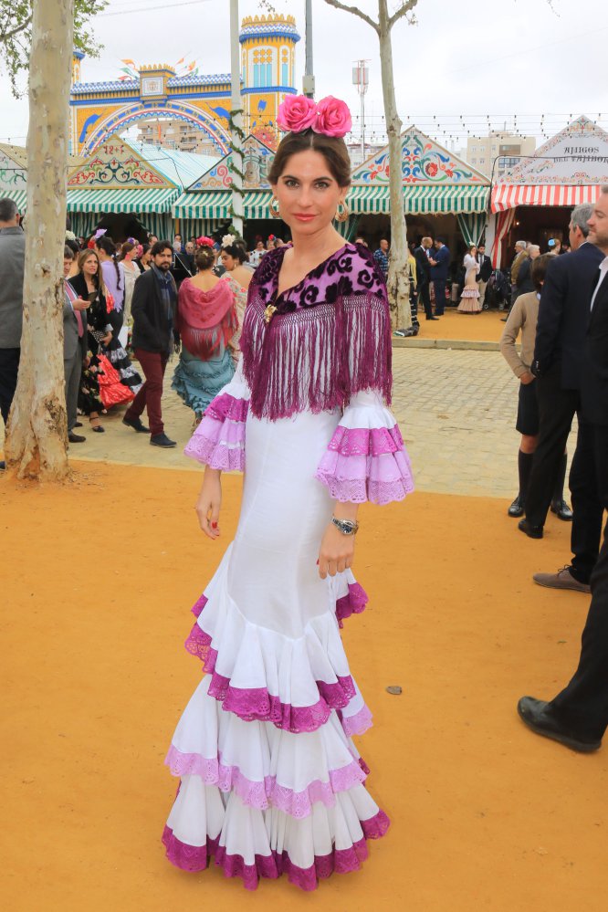 Lourdes Montes, vestida con un traje diseñado por ella.