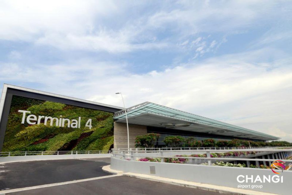 La inauguración de la terminal se produjo en octubre de 2017 y tiene capacidad para albergar 16 millones de pasajeros al año, aumentando la capacidad del aeropuerto Changi hasta los 82 millones.