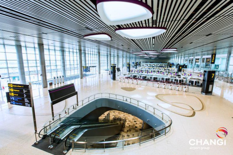 Desde su inauguración el pasado 31 de octubre, la terminal 4 del aeropuerto de Changi ha soportado a 1,6 millones de viajeros y alrededor de 9.400 vuelos. El aeródromo tiene previsto construir una quinta terminal al final de la próxima década que aspira a ser mayor que las tres primeras juntas.