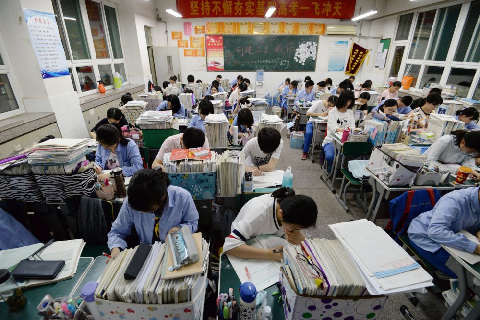 Vista general de estudiantes preparándose para el 'Gaokao' en Handan (China), el 24 de mayo de 2018.