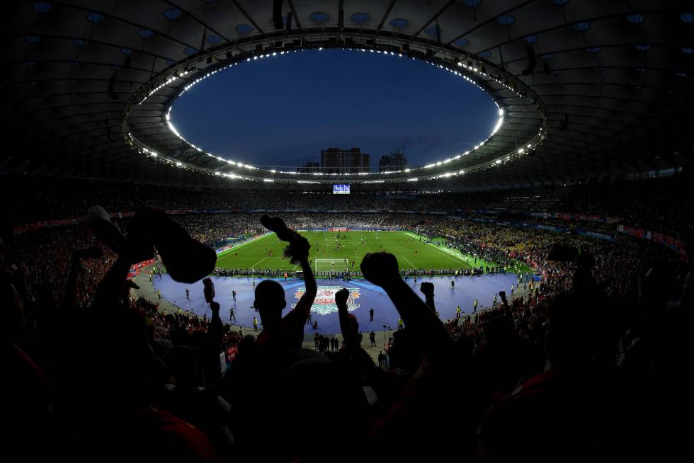 Estadio Olímpico de Kiev momentos antes del partido de la Final de la Champions League.