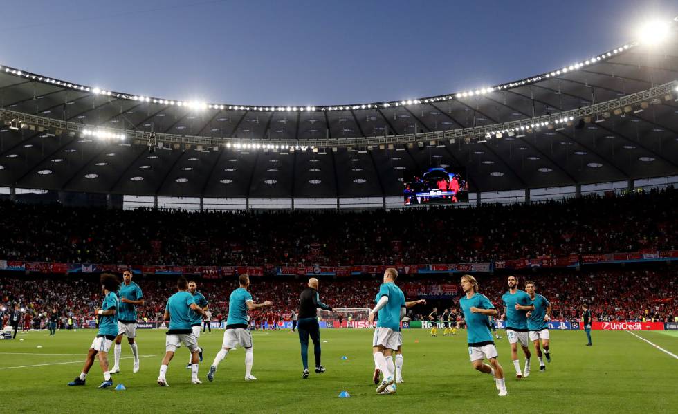 Los jugadores del Real Madrid durante el calentamiento en el estadio Olímpico de Kiev (Ucrania), el 26 de mayo de 2018.