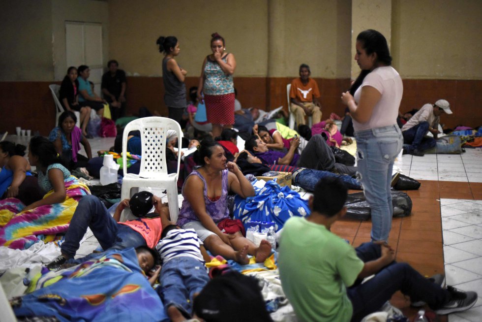 Residentes de varias comunidades se resguardan en un refugio temporal en el departamento de Escuintla, a 35 km al sur de la ciudad de Guatemala, el 3 de junio.