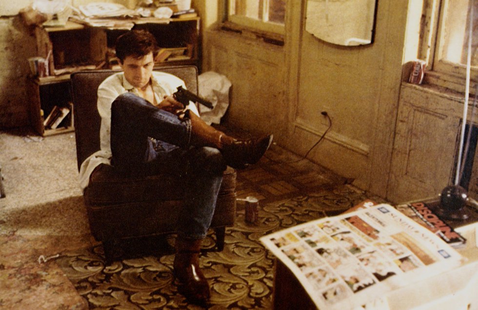    Lo que dice la crítica:  “Inquebrantable descenso de Scorsese a los recovecos más oscuros del alma humana que sigue siendo dolorosamente relevante” (Tom Huddlestone, 'Time Out').    Lo que dice jcr1980, usuario de Filmaffinity de Madrid (España):   “El personaje interpretado por De Niro parece imbécil, nunca contesta cuando le preguntan, aunque le pregunten diez veces, y cuando habla parece medio tonto, o mejor dicho, tonto entero. […] Los diálogos son diálogos de besugos.  La película es lenta a más no poder. […] Se hace tan pesada y aburrida que hay que ir pasando las escenas para no dormirse”. 