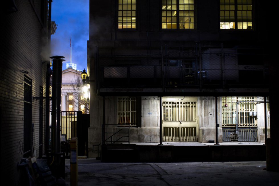 Una salida blindada de la Casa Blanca en la parte posterior del complejo del Tesoro, ahora conocido como Freedman's Bank, en Washington DC. El banco se conecta con la Casa Blanca a través de dos túneles.