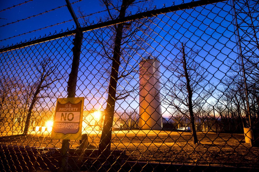 Una torre de comunicaciones y un búnker conocidos con el nombre clave 'Corkscrew', encima de Lamb's Knoll cerca de Park Hall, Maryland.