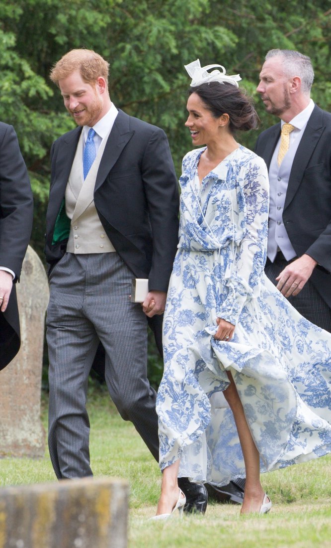 El primer acto mÃ¡s allÃ¡ de la agenda de la familia real fue la boda de Celia McCorquodale, hija de Lady Sarah McCorquodale, hermana de Diana. El enlace de la prima de Enrique se celebrÃ³ el 17 de junio de 2018.