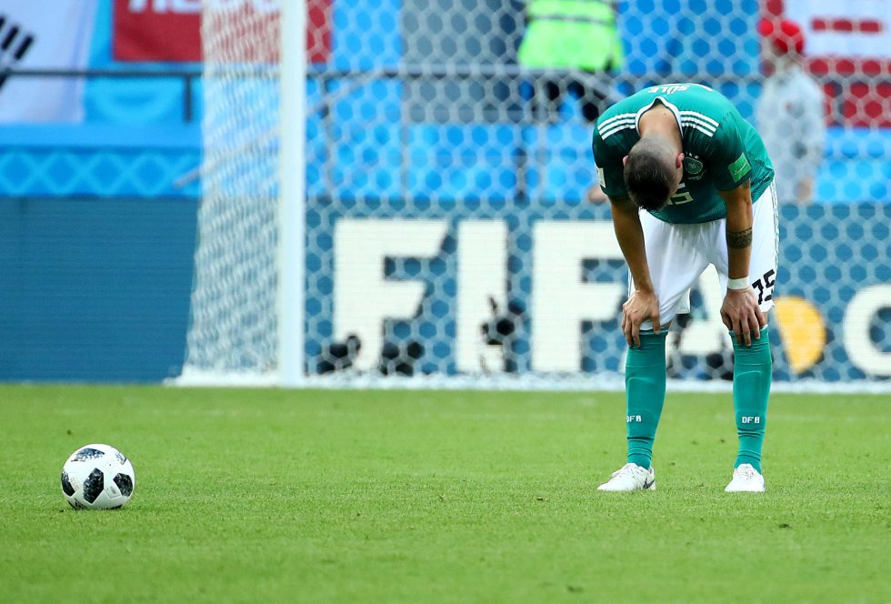 Niklas Sule abatido tras el partido. 