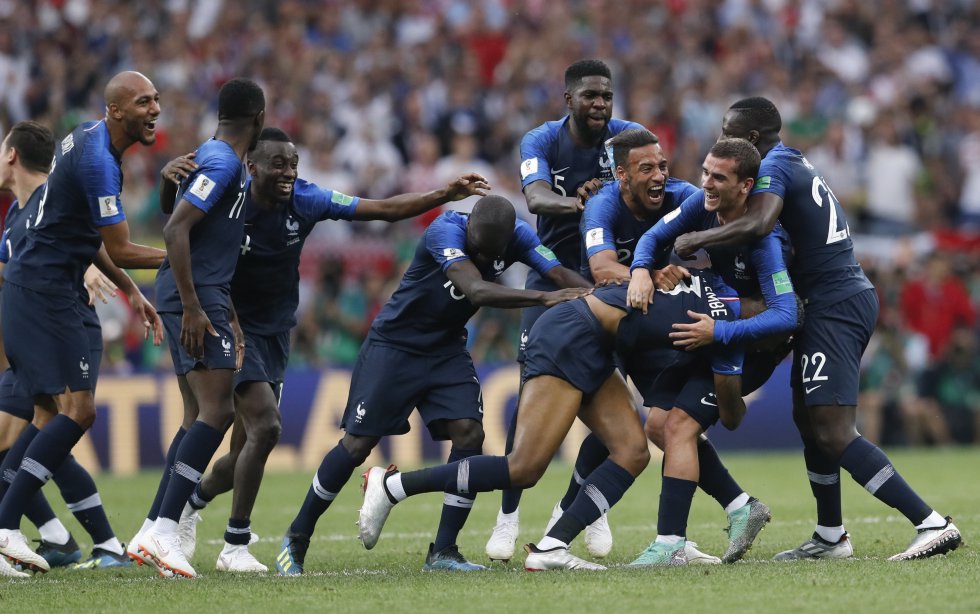 El equipo francés muestran su alegría tras ganar la final del Mundial de Rusia. 