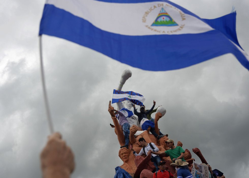 Manifestantes de la oposición participan en la marcha nacional "Unidos somos un volcán" en Managua (Nicaragua), el 12 de julio de 2018.