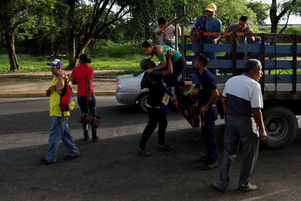 La informalidad de esta modalidad para desplazarse también se ha cobrado víctimas. En la Yaguara un hombre se cayó de uno de estos vehículos y falleció. El Comité de Usuarios del Transporte Público han reportado al menos 26 muertes en todo el país en lo que va de año.