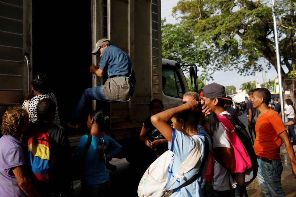 Caracas era uma cidade com 15.000 ônibus. Mas, no fim do ano passado, os grêmios do setor denunciavam que apenas 4.000 estavam rodando. Atualmente 90% deles está fora de serviço.