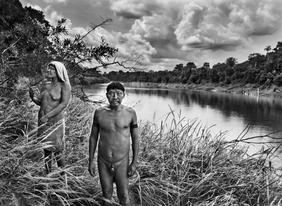 De izquierda a derecha: Kuluxtia y PÃ«xken, en la orilla izquierda del rÃ­o ItuÃ­.