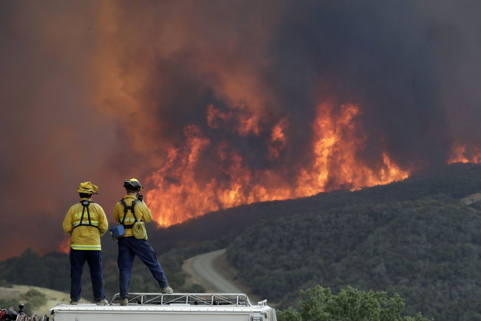 El fuego crece en el condado de San Luis Obispo, en Lakeport, el 31 de julio de 2018. 