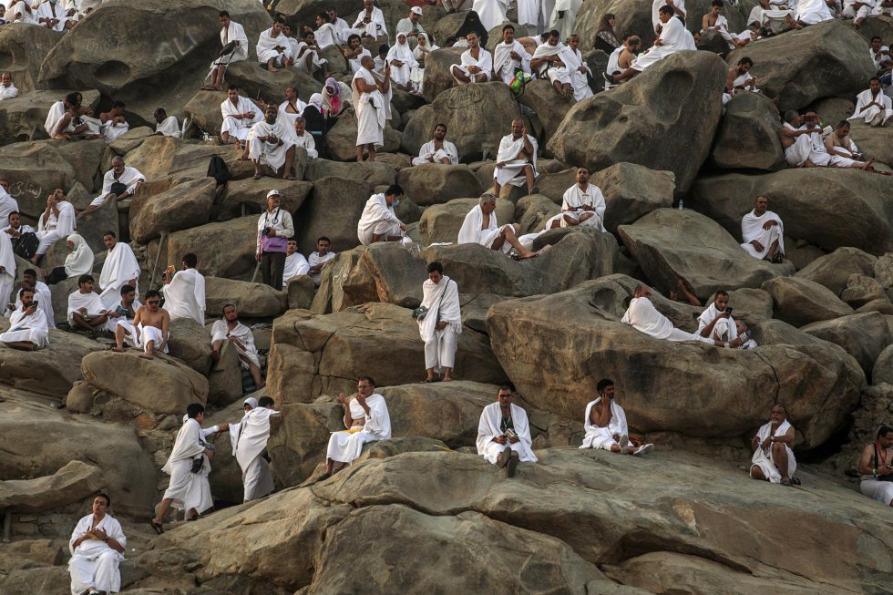 Varios peregrinos musulmanes en el Monte Arafat, en las proximidades de La Meca (Arabia Saudí).